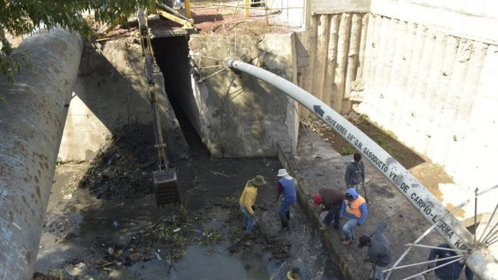 Realiza jornada de limpia y desazolve en cauces de Tlalnepantla