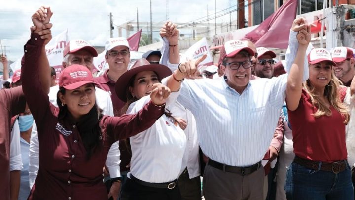 Reciben con gritos de ¡Presidente! a Monreal en Quintana Roo