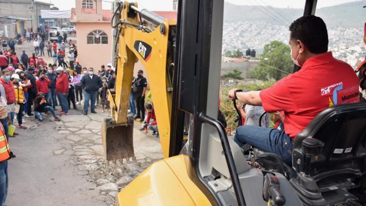 Entrega alcalde de Tlalnepantla 7 obras de repavimentación y da inicio a 3 más