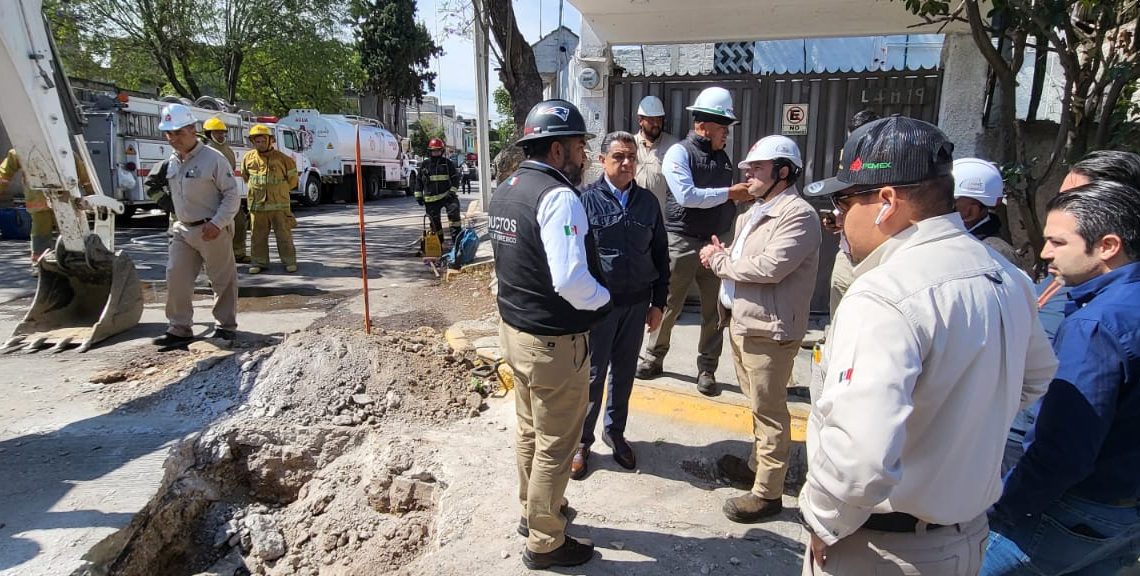 Controlan fuga de combustible en Tlalnepantla a causa de toma clandestina dentro de una casa