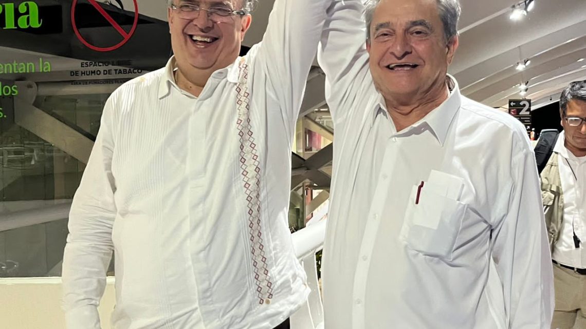 Marcelo Ebrard y Pío López Obrador presentan en Chiapas el Pasaporte Violeta