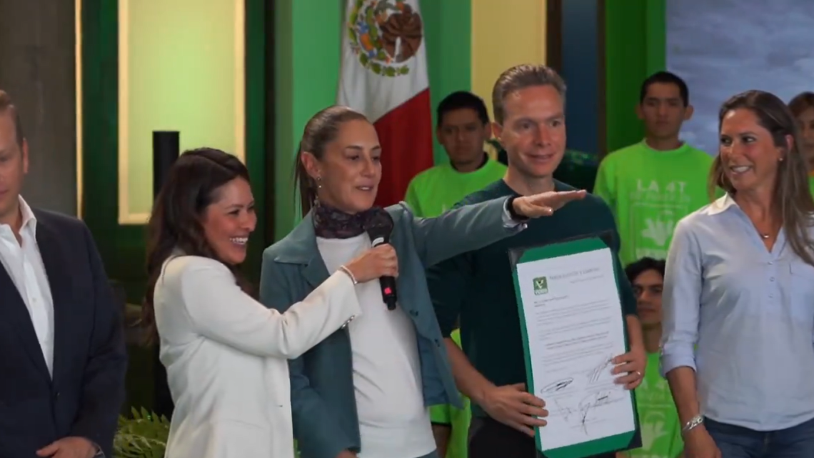 Claudia Sheinbaum recibe constancia como candidata del PVEM a la Presidencia de México