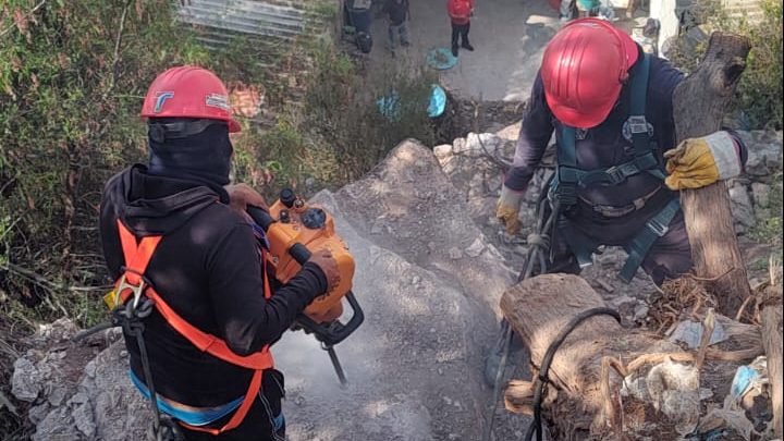 Atiende Gobierno de Tlalnepantla desprendimiento de rocas en Tenayuca