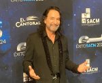 Entrega SACM reconocimiento Gran Maestro al cantante Marco Antonio Solís